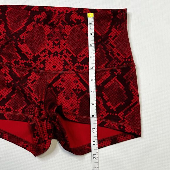 Lululemon Boogie Shorts Black Red Snake Size 4 Fold Over Option Ziggy Cranberry - Picture 5 of 10